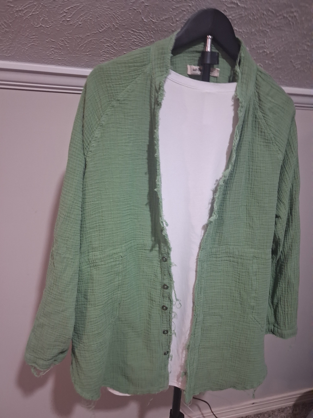 We The Free Sage Green Distressed Gauze Top With Two Side Pockets. 100% Cotton - Picture 5 of 10